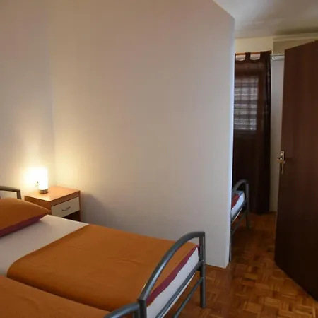Ema Apartment *