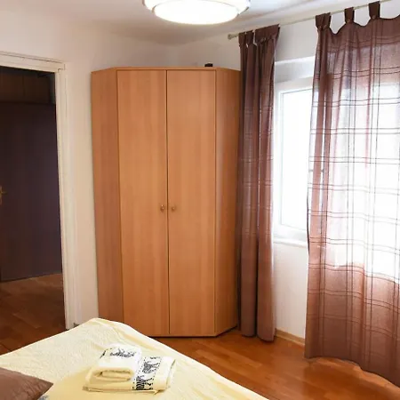 Ema Apartment