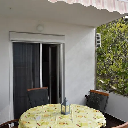 Ema Apartment *