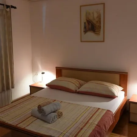 Ema Apartment